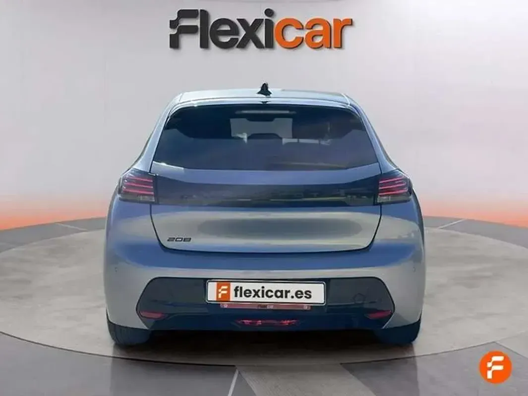 Usado Peugeot 208 Allure 102 CV (75 kW) 2024 Gris Utilitario