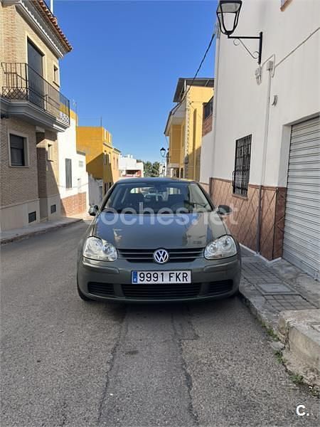 Usado VW Golf IV Advance 110 CV (80 kW) 2004 Gris / plata Berlina