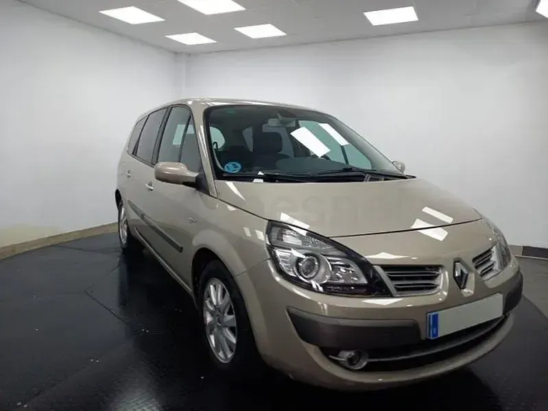 Usado Renault Grand Scénic II Dynamique 110 CV (80 kW) 2008 Marrón Monovolumen