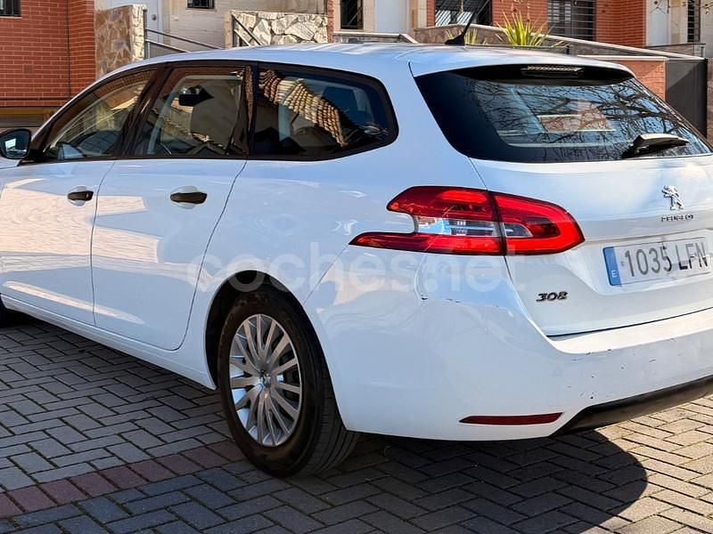 Usado Peugeot 308 SW Access 100 CV (73 kW) 2020 Blanco Familiar