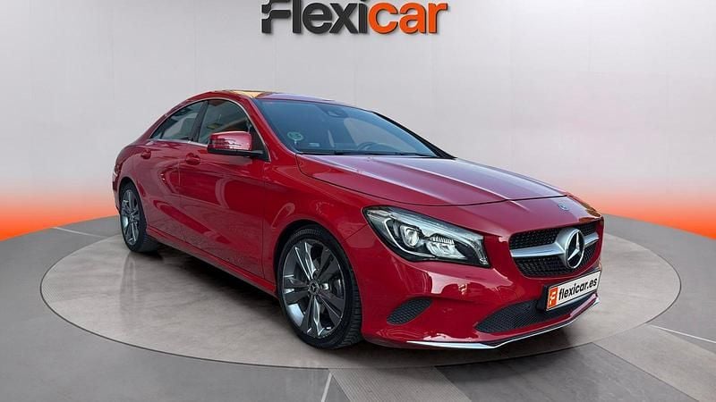 Usado Mercedes CLA180 122 CV (89 kW) 2017 Rojo Berlina