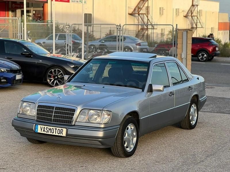Usado Mercedes E320 220 CV (161 kW) 1995 Gris / plata Berlina