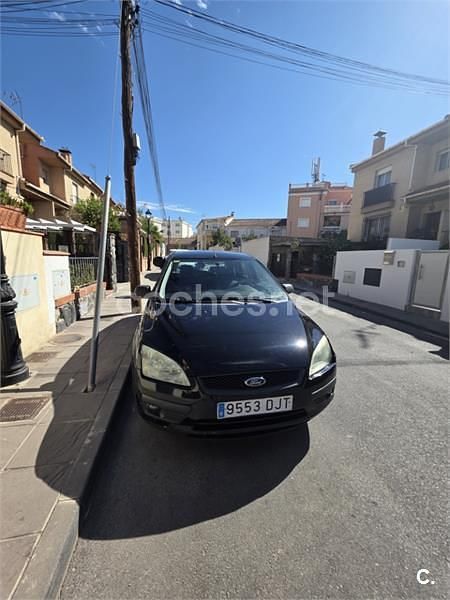 Usado Ford Focus Ghia 109 CV (80 kW) 2005 Negro Berlina