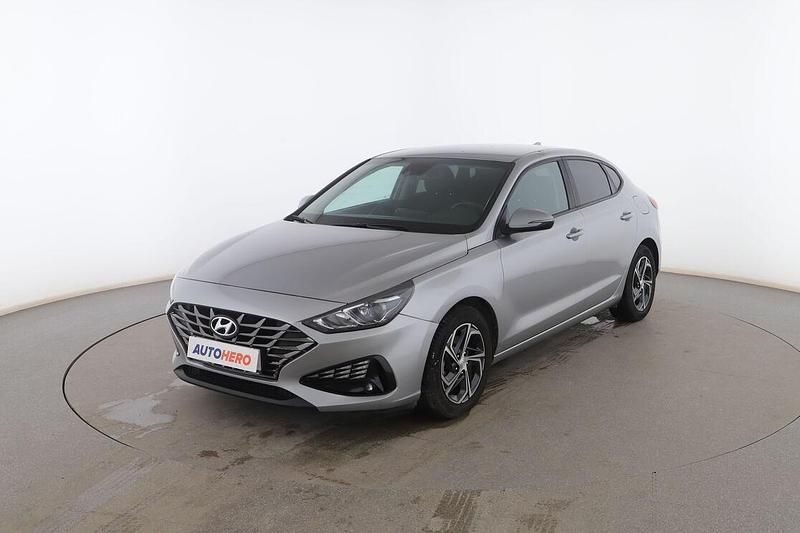 Gris Usado 2022 Hyundai i30 Berlina | 15.199 € (Precio justo) - Imagen 1/3