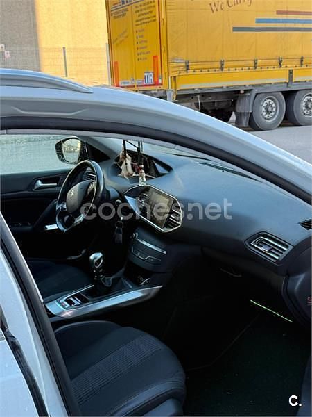 Usado Peugeot 308 SW Business-Line 130 CV (95 kW) 2018 Blanco Familiar