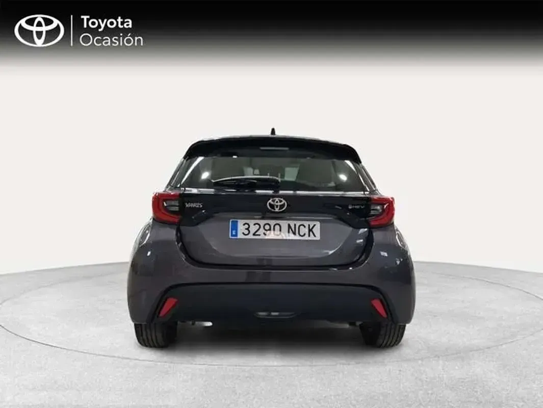 Usado Toyota Yaris Hybrid Active 116 CV (85 kW) 2025 Gris Berlina