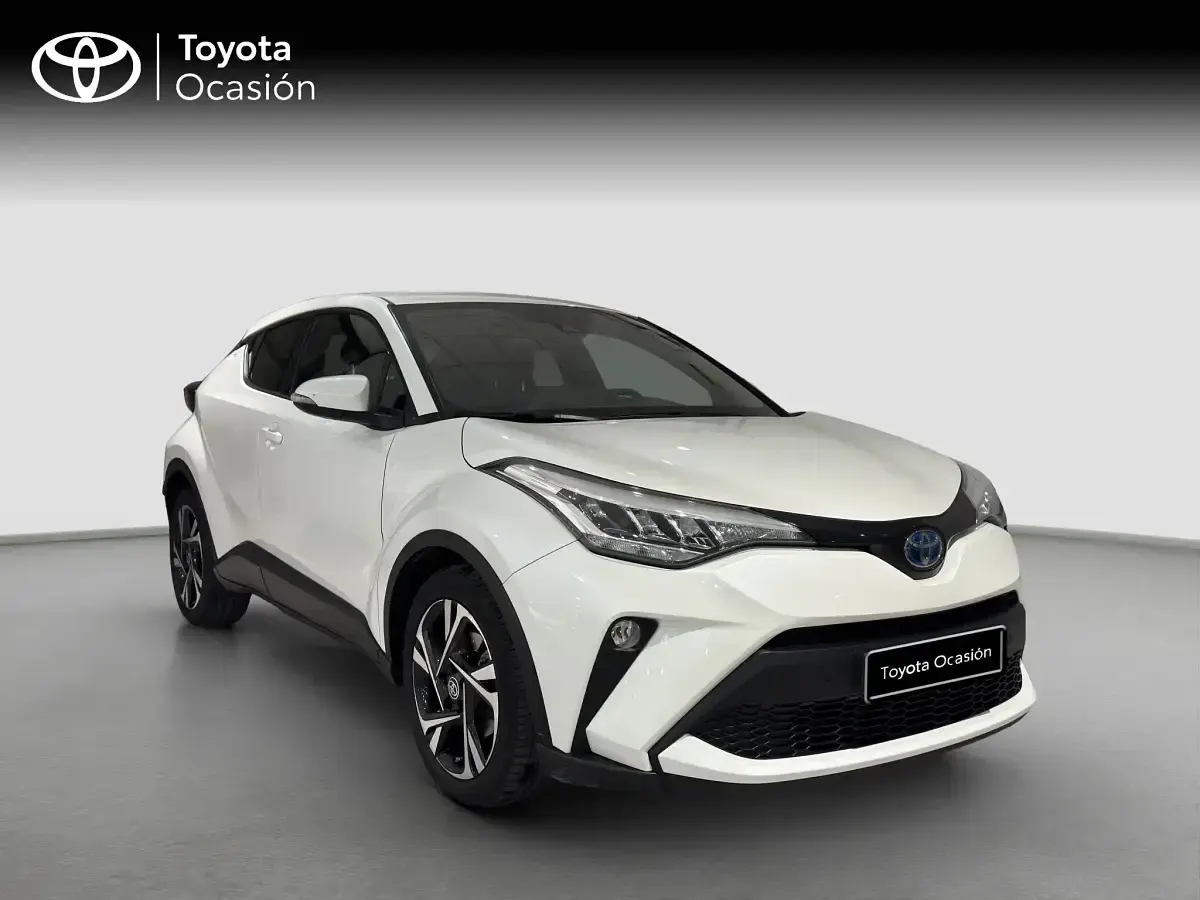 Begagnad Toyota C-HR Advance 184 HK (135 kW) 2022 Vit SUV