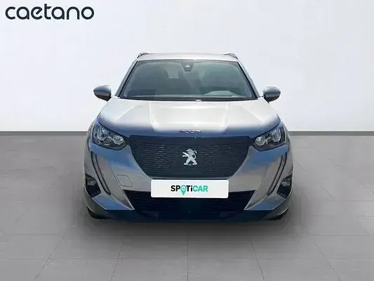 Usado Peugeot 2008 Style 100 CV (73 kW) 2021 Gris / plata SUV
