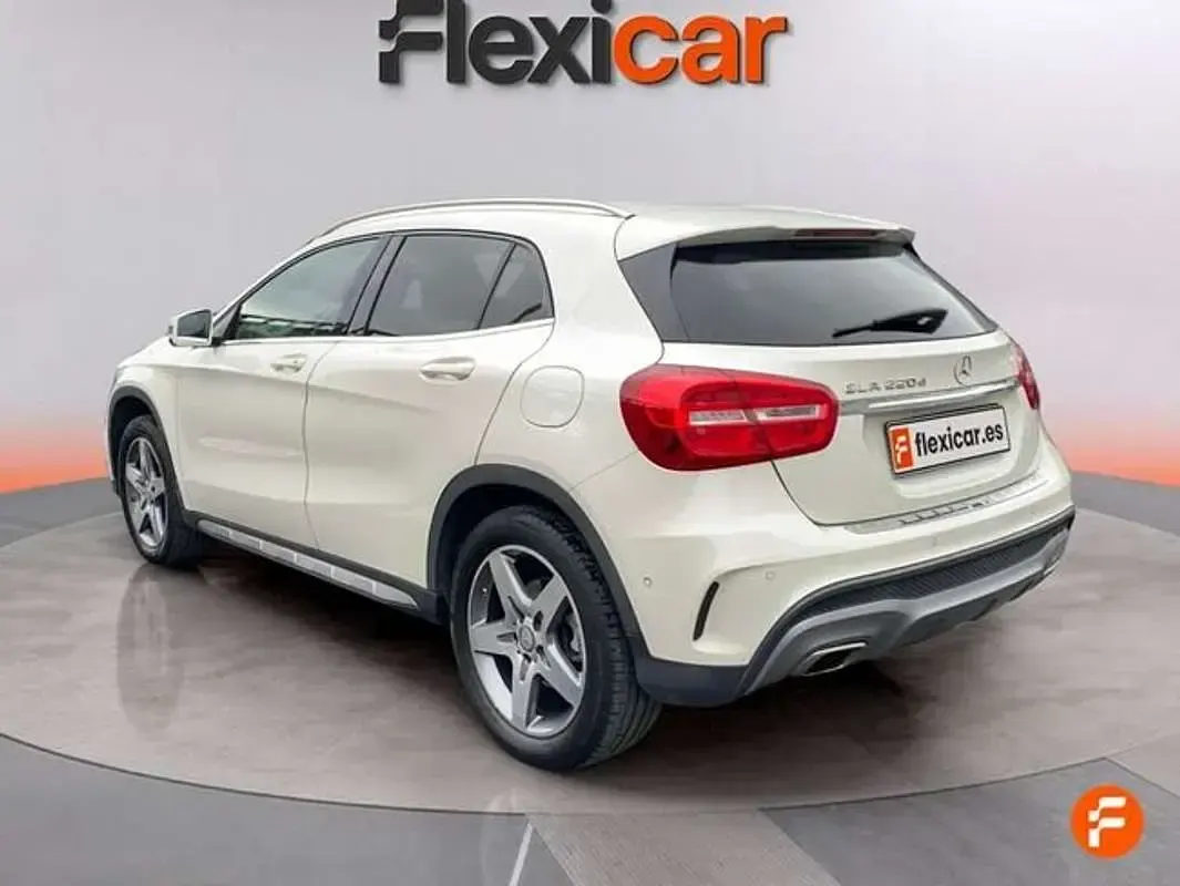 Usado Mercedes GLA200 AMG line 136 CV (100 kW) 2016 Blanco SUV