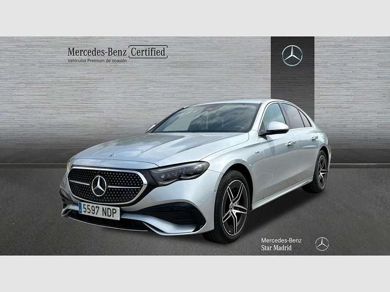 Plateado Usado 2025 Mercedes E300 Berlina | 65.595 € (Buen precio) - Imagen 1/4
