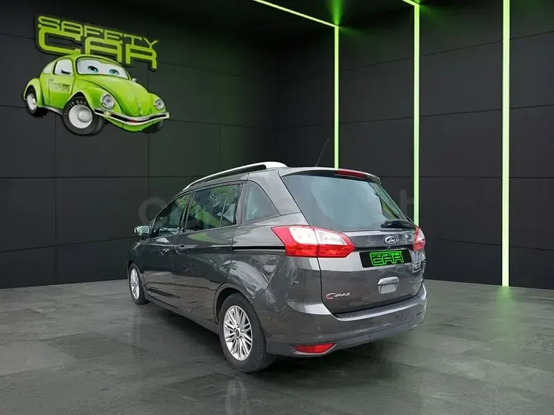 Usado Ford Grand C-Max Titanium 125 CV (91 kW) 2017 Gris / plata Monovolumen