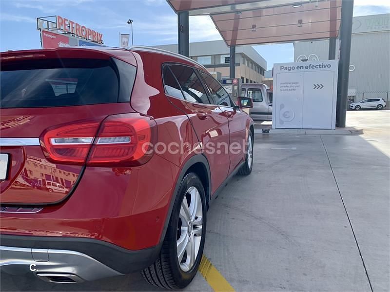 Usado Mercedes GLA200 Urban 136 CV (100 kW) 2017 Rojo SUV