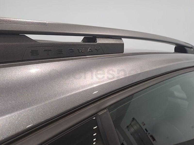 Usado Dacia Sandero Expression 101 CV (74 kW) 2024 Gris / plata Berlina