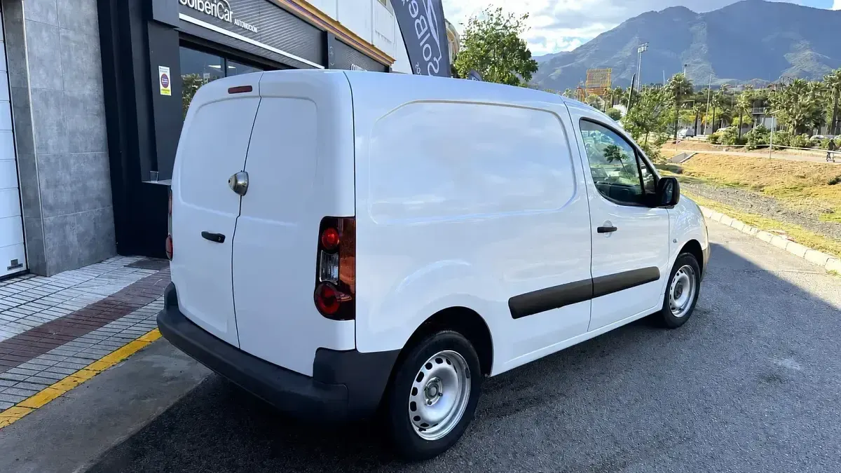 Usado Peugeot Partner Premium 98 CV (72 kW) 2019 Blanco Monovolumen