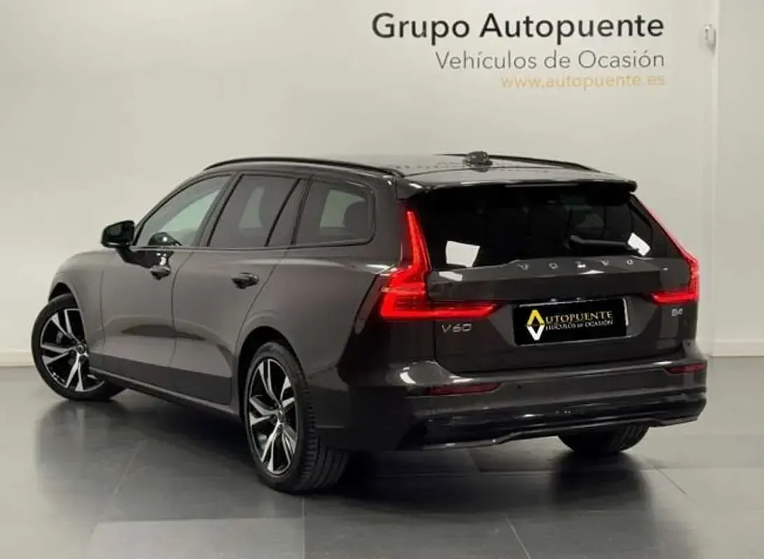 Usado Volvo V60 Plus 197 CV (144 kW) 2023 Gris Familiar