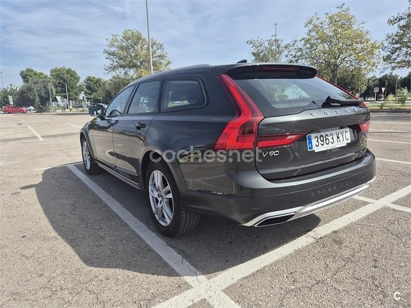 Begagnad Volvo V90 CC 190 HK (139 kW) 2019 Röd Kombi