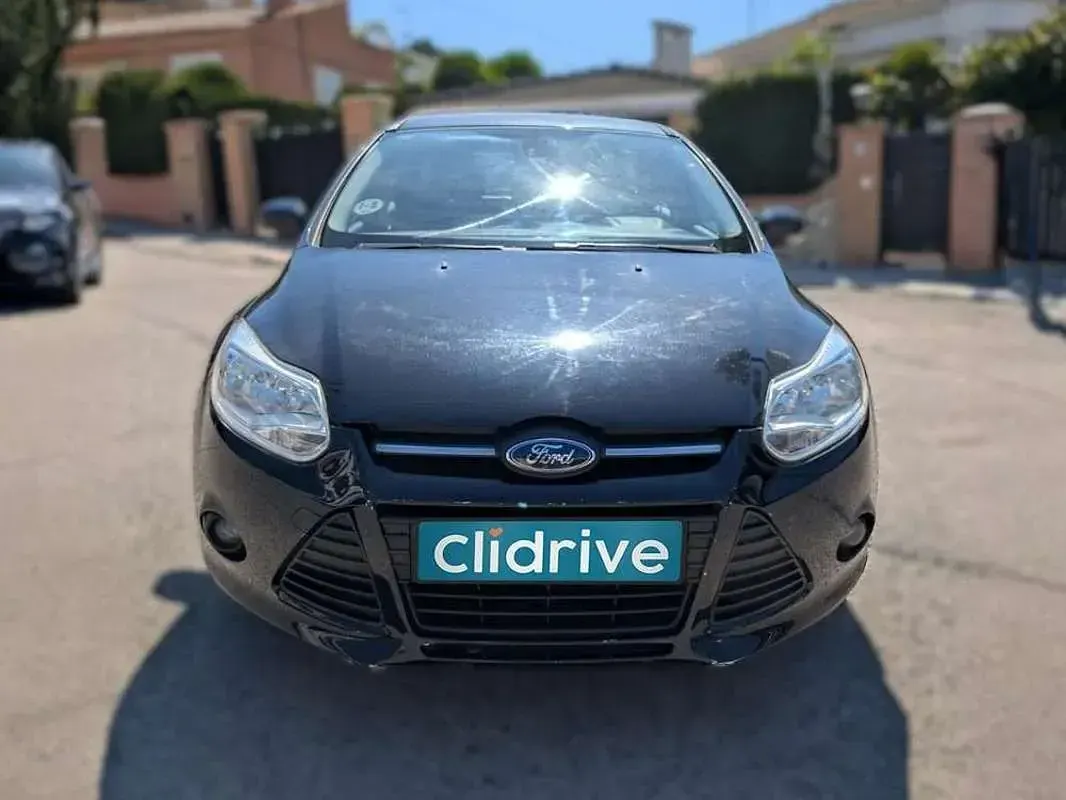 Usado Ford Focus Trend 109 CV (80 kW) 2013 Negro Utilitario