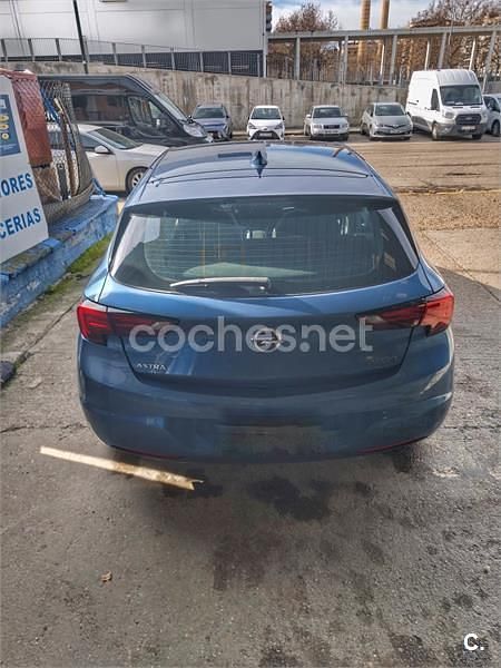 Usado Opel Astra Dynamic 150 HP (110 kW) 2016 Azul Sedan