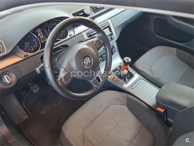 Usado VW Passat Advance 105 CV (77 kW) 2011 Gris / plata Berlina