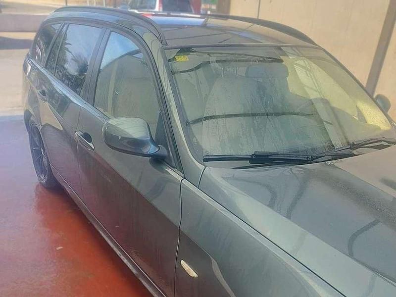 Usado BMW 318 143 CV (105 kW) 2011 Verde Familiar