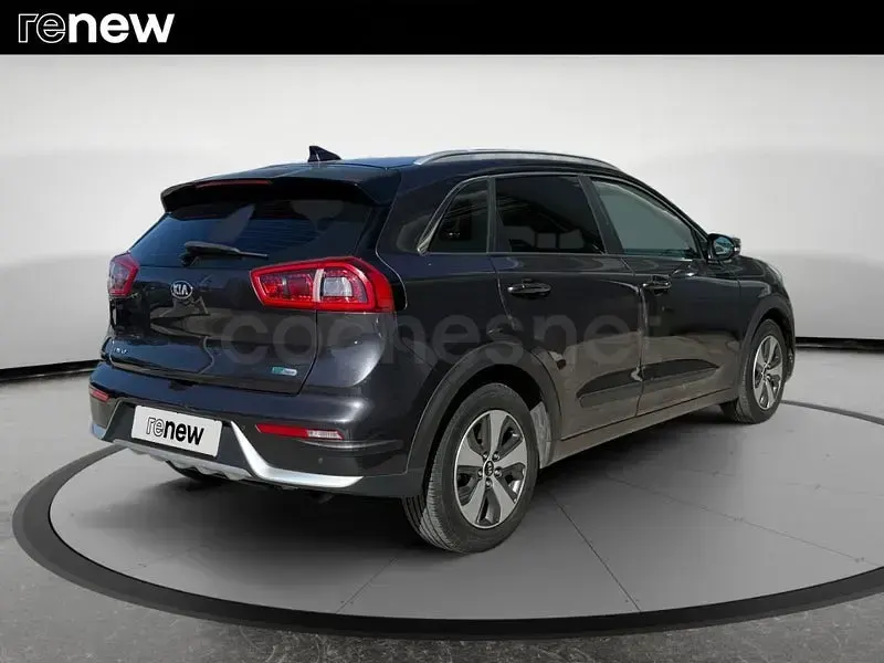 Usado Kia Niro 141 CV (103 kW) 2018 Gris / plata SUV