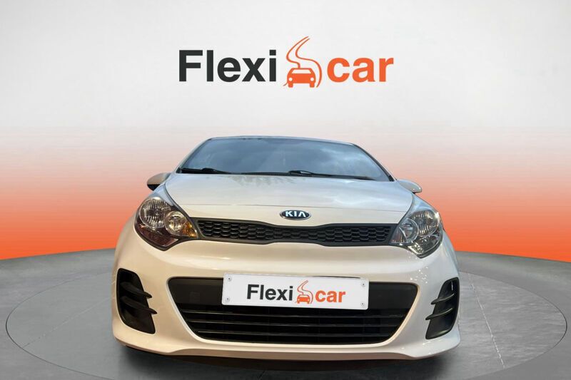 Usado Kia Rio 84 CV (61 kW) 2017 Blanco Berlina
