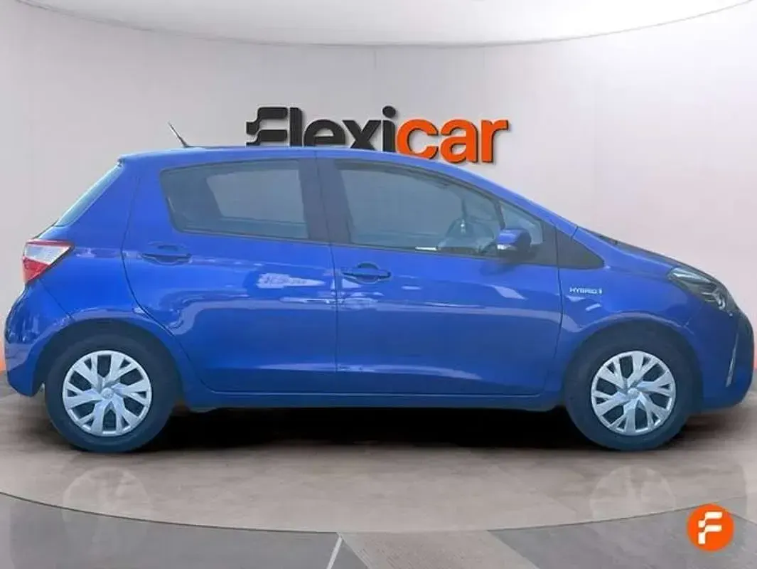 Usado Toyota Yaris Hybrid Active 99 CV (72 kW) 2019 Azul Utilitario