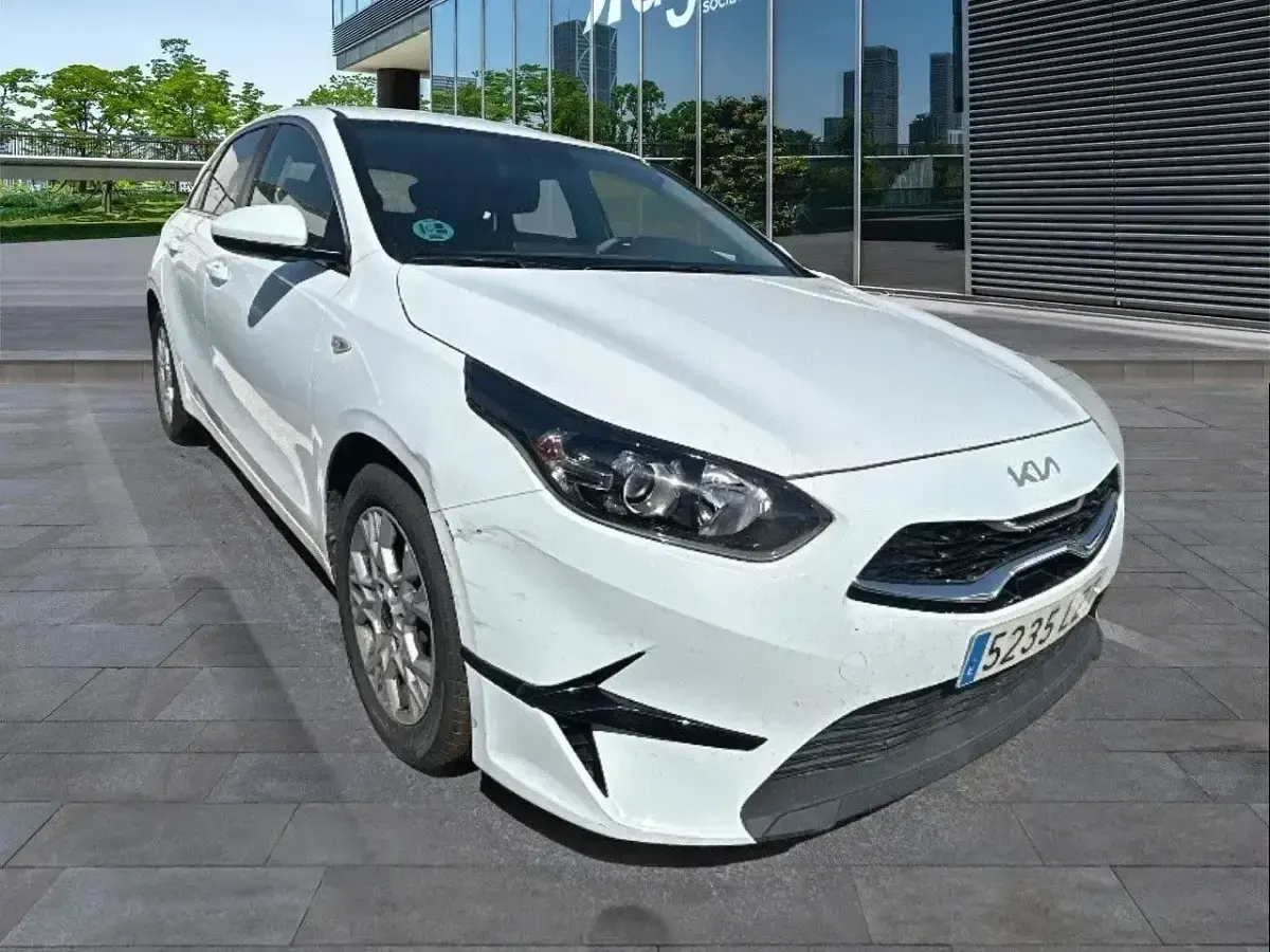 Usado Kia Ceed 101 CV (74 kW) 2022 Blanco Utilitario