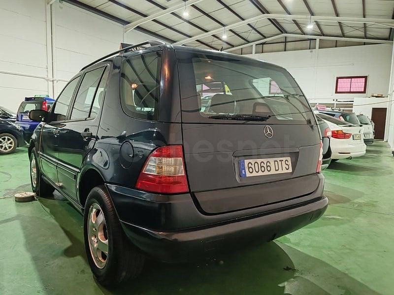 Usado Mercedes ML270 163 CV (119 kW) 2003 Gris / plata SUV