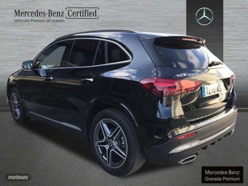 Usado Mercedes GLA200 AMG line 150 CV (110 kW) 2024 Negro cosmos SUV