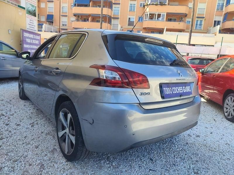 Usado Peugeot 308 Access 115 CV (84 kW) 2014 Gris / plata Berlina