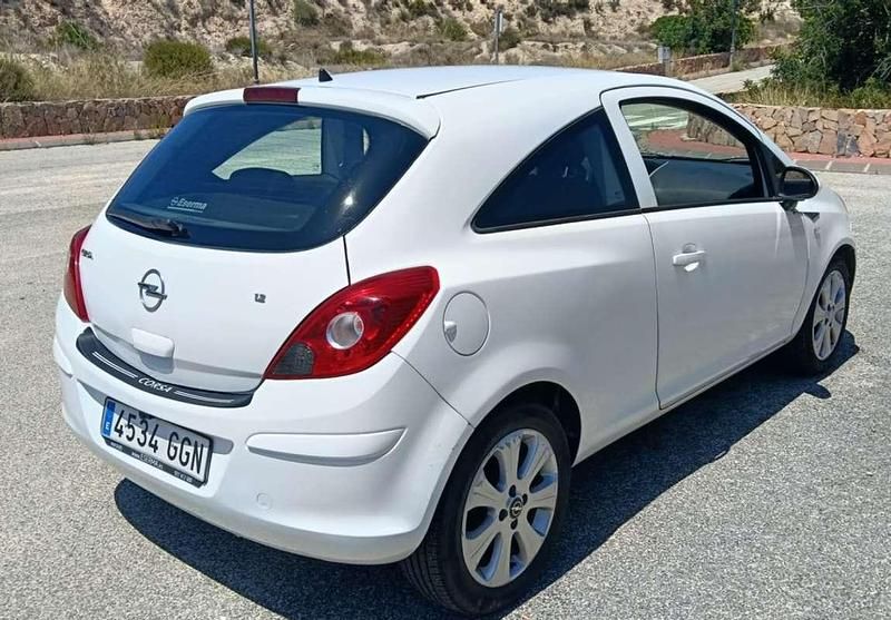 Usado Opel Corsa Enjoy 80 CV (58 kW) 2008 Blanco Utilitario