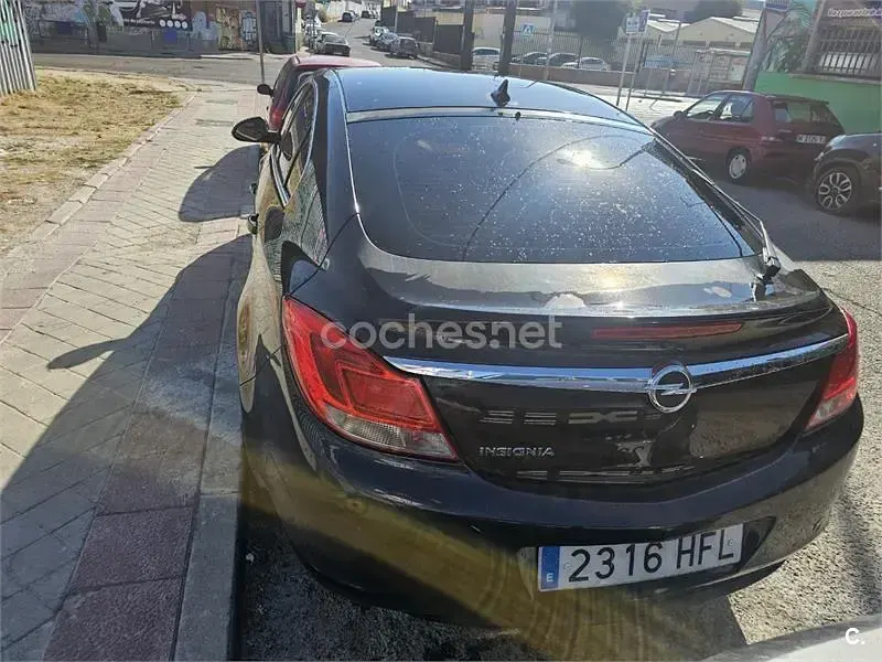 Usado Opel Insignia Edition 140 CV (102 kW) 2011 Negro Berlina