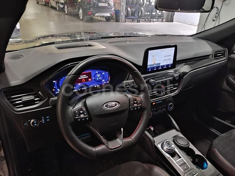 Usado Ford Kuga ST-Line 190 CV (139 kW) 2023 Gris / plata SUV