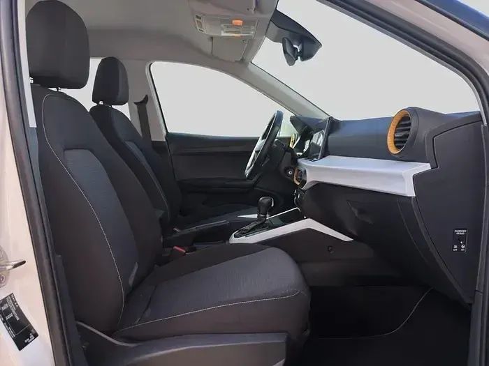 Usado Seat Arona Style 110 CV (80 kW) 2024 Blanco SUV