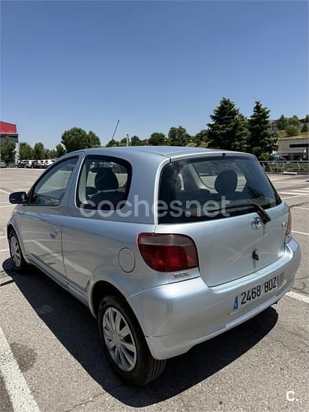 Gris / plata Usado 2001 Toyota Yaris Luna Berlina | 2300 € (Un poco caro) - Imagen 1/4