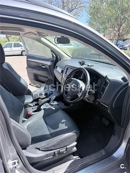 Usado Mitsubishi Outlander P-HEV 203 CV (149 kW) 2014 Gris / plata SUV