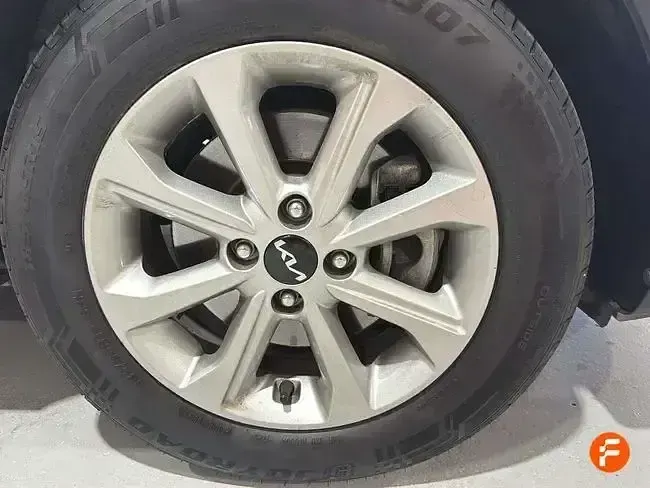 Usado Kia Stonic 84 CV (61 kW) 2022 Blanco SUV