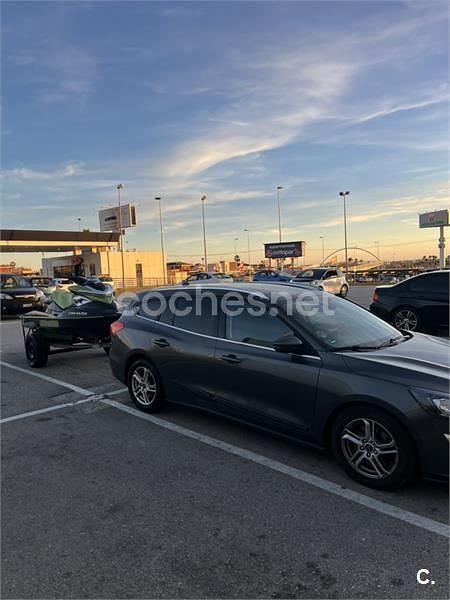 Usado Ford Focus Trend 120 CV (88 kW) 2019 Gris / plata Familiar