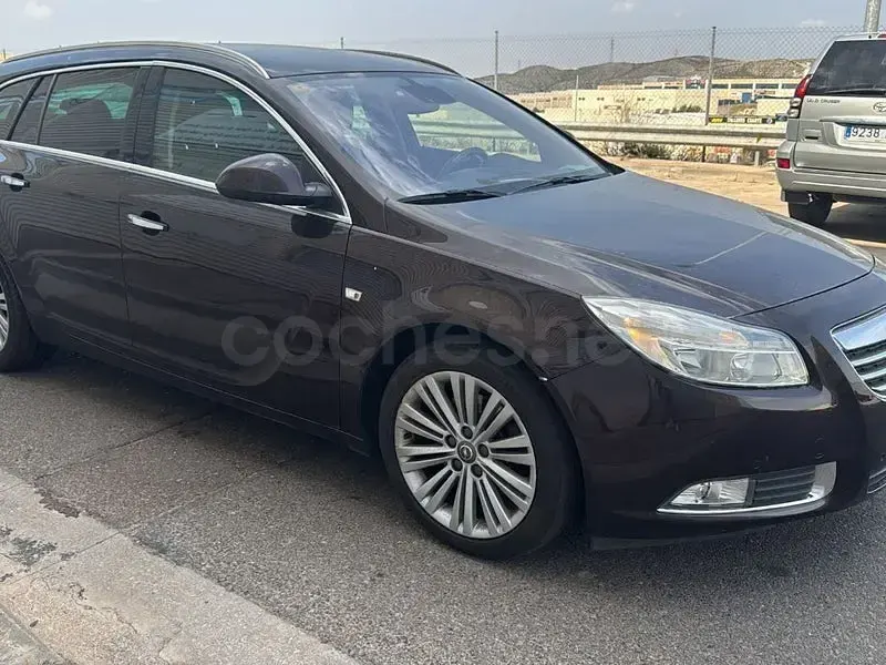 Usado Opel Insignia Eco 160 CV (117 kW) 2012 Marrón Familiar