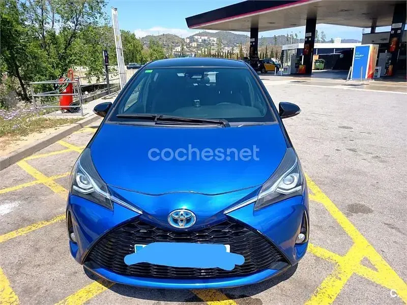 Usado Toyota Yaris Hybrid Advance 100 CV (73 kW) 2017 Azul Berlina