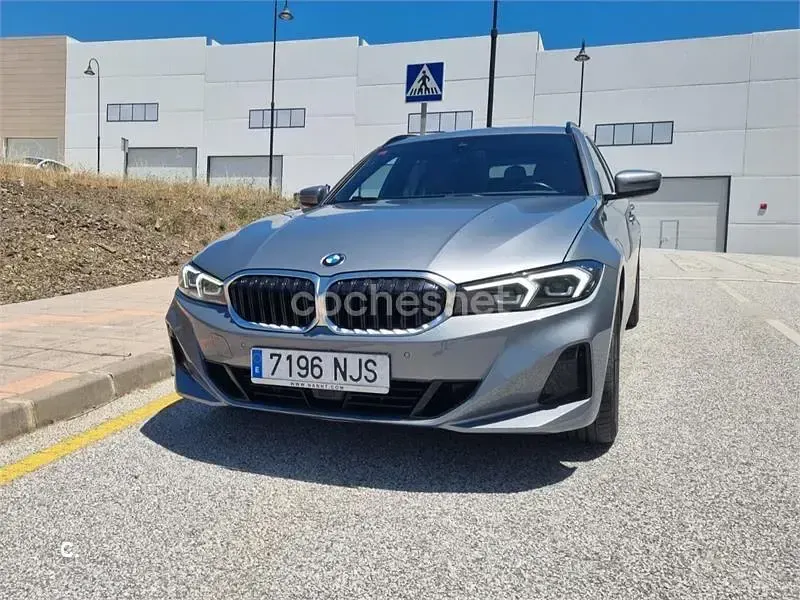 Usado BMW 318 Comfort Edition 150 CV (110 kW) 2023 Gris / plata Familiar