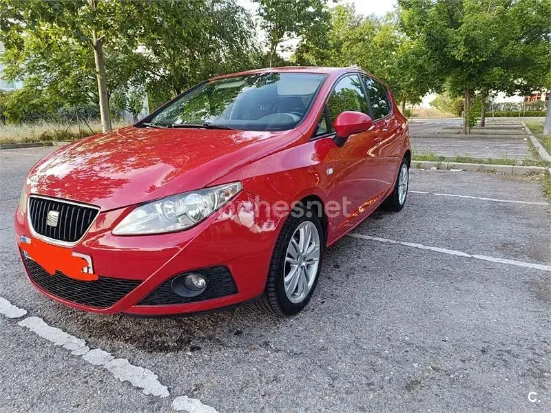 Usado Seat Ibiza Reference 90 CV (66 kW) 2010 Rojo Berlina