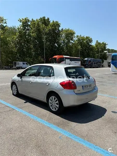 Usado Toyota Auris Luna 124 CV (91 kW) 2008 Gris / plata Utilitario