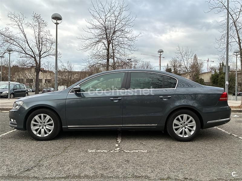 Usado VW Passat Edition 140 CV (102 kW) 2011 Gris / plata Berlina