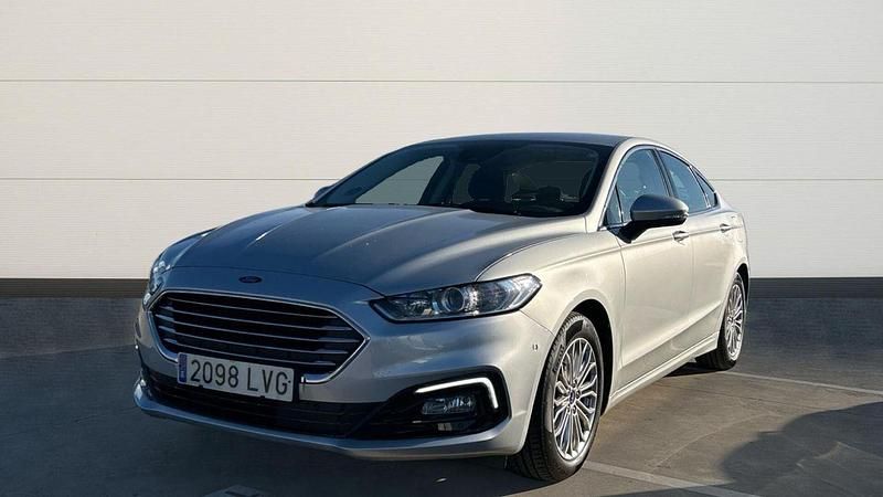Usado Ford Mondeo Titanium 187 CV (137 kW) 2021 Gris Berlina