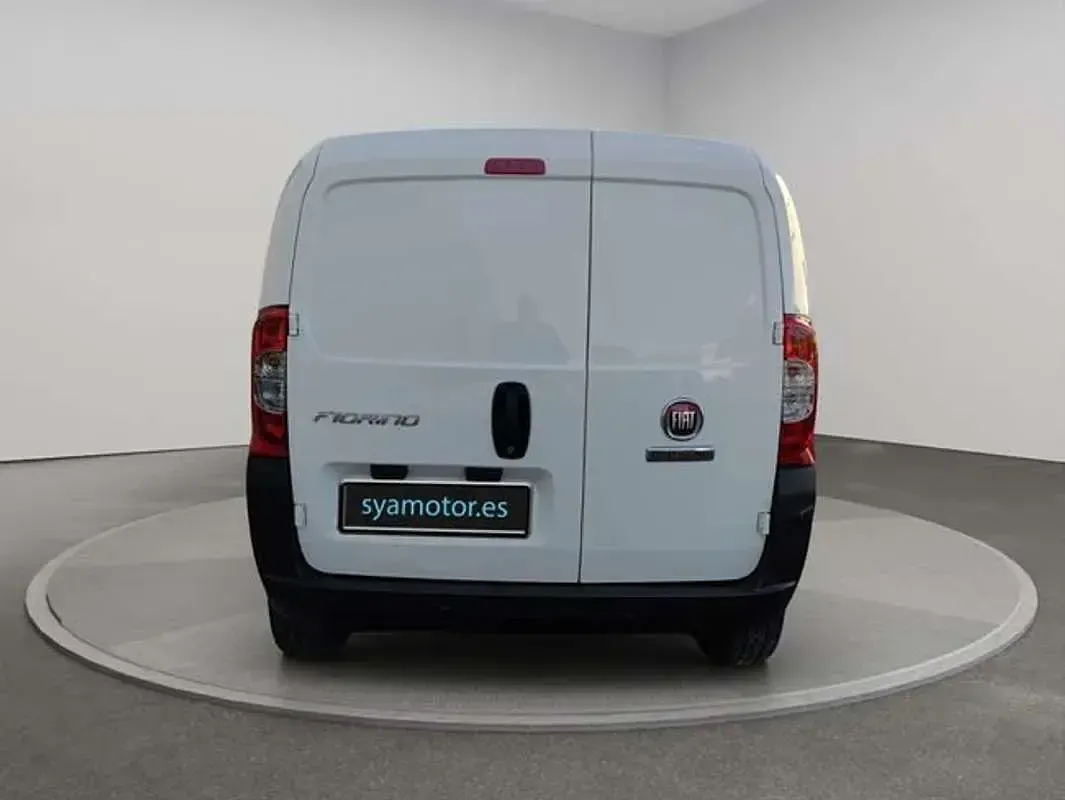 Używany Fiat Fiorino 80 KM (58 kW) 2022 Biały Minivan