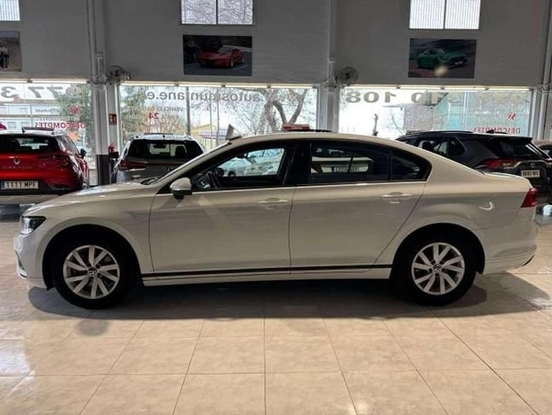 Usado VW Passat 122 CV (89 kW) 2021 Blanco Berlina