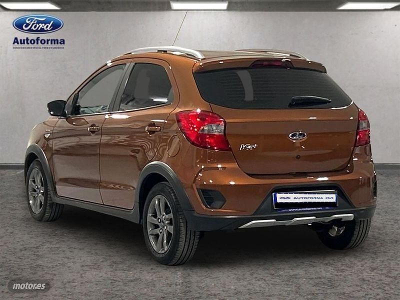 Usado Ford Ka Active 85 CV (62 kW) 2018 Oro Berlina