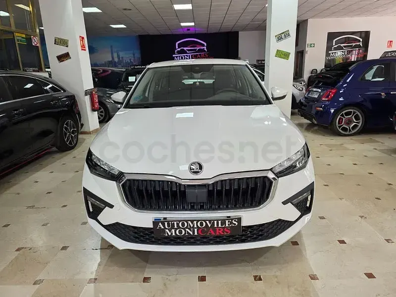 Usado Skoda Scala Essence 115 CV (84 kW) 2024 Blanco Utilitario
